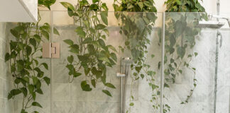 Wanna czy prysznic do małej łazienki