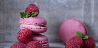 Jak udekorować ciasto bitą śmietaną?