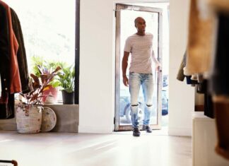 Drzwi wejściowe w budynkach firmowych bądź użyteczności publicznej