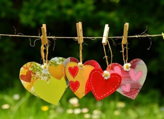 Co można powiesić w oknie?