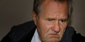 Jakim papierem szlifować podłogę drewnianą?