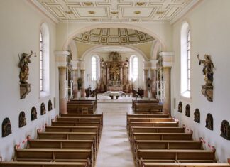 Co dać między legary?