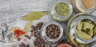 Jak ustawić talerze do obiadu?