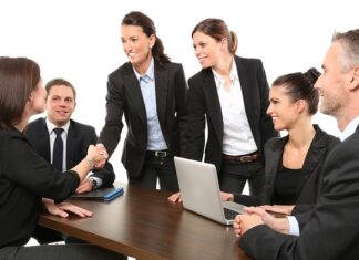 Jaki kask nosi szef?