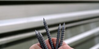 Jak mocować figurki na tort?