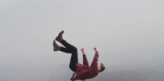 Czym wykończyć dół elewacji domu?