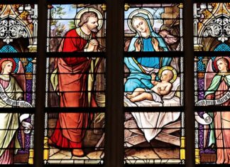 Jak ozdobić szybę na święta?