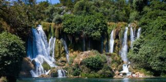 Jak zrobić strumyk do oczka wodnego?