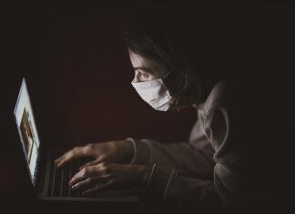 Jak obliczyć odległość za pomocą lornetki?