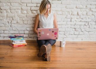 Jak wyrównać podłogę bez wylewki?