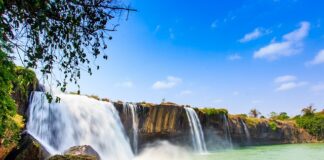 Jaki spadek daszku nad wejściem?