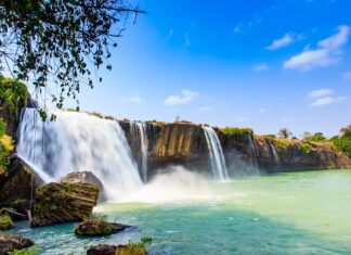 Jaki spadek daszku nad wejściem?