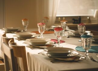 Jak nakryć do stołu serwetki?