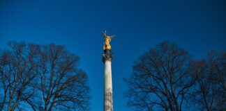 Kto montuje parapety zewnętrzne?