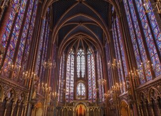 Jak ozdobić żyrandol na Boże Narodzenie?