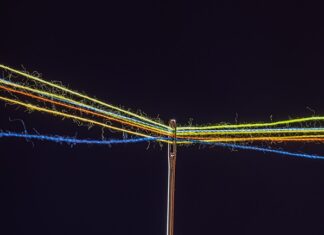 Jak podłączyć włącznik i czujnik ruchu razem?