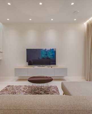 Czy komoda pod telewizor może stać się centralnym punktem salonu? komoda pod telewizor